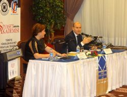 İstanbul Aydın Üniversitesi’nden Gençlere Siyaset Dersi