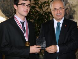 Olimpiyatlarda Dört Madalya Kazanan Şehzade Mehmet Öğrencileri Ödüllendirildi