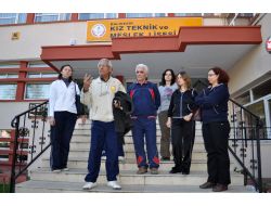 Öğretmenler Kıyafet Uygulamasını Protesto İçin Derslere Eşofmanla Girdi