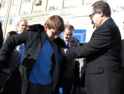 Sofulu İmam Hatip Lisesi'nin Açılışında Öğrencilere Kaban Jesti