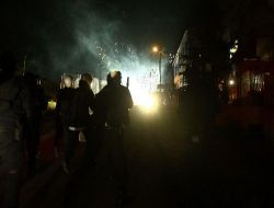 Polise Havai Fişeklerle Saldıran Gruba Çevik Kuvvet Müdahale Etti