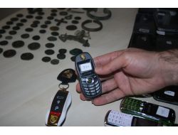 Lüks Otomobille Hediye Edilen Telefonun Bile Taklidini Yapmışlar