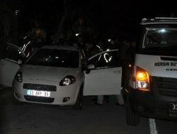 Mersin'de Bir Kadın Otomobilde Silahla Vurulmuş Olarak Bulundu.