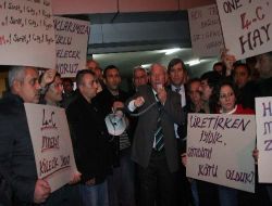 Tekel İşçileri Ak Parti Önünde Eylem Yapmak İçin Ankara'ya Hareket Etti