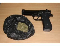 Nevşehir'de Esrar Ve Tabanca Yakalandı