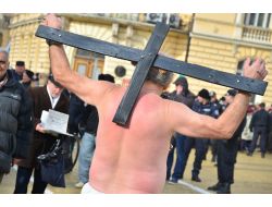 Zammı Beğenmeyen Emekli Kendine İşkence Yaptı