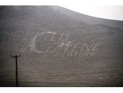 'Ne Mutlu Türküm Diyene' Yazısının Sildirildiği İddiasına Vali'den Tepki Geldi