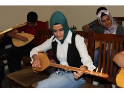 Bağlama Bayanların Da İlgisini Çekiyor