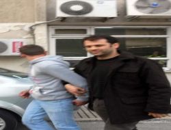 Sevdiği Kız Mahallesinden Taşınmasın Diye Molotof Attı