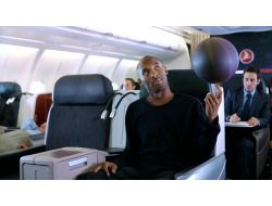 Messi Ve Kobe, Thy'nin Reklamında İmza İçin Yarıştı