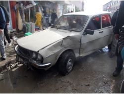 3 Aracın Karıştığı Kazada Bir Araç İş Yerine Daldı