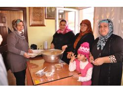 Şehit Aileleri Aşure Dağıttı