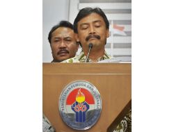 Endonezya'da Yolsuzluk İstifası