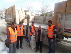 Elazığ Kimse Yok Mu, Suriyeli Ve Afgan Mültecilere Tır'la Yardım Gönderdi