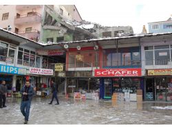 Yıktırılan Bina Esnafa Zor Anlar Yaşattı