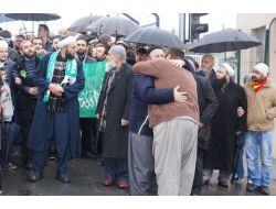 Metris Cezaevi Önünde Tahliye Sevinci