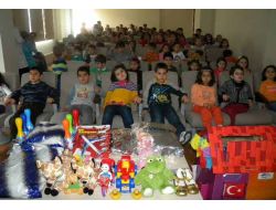 Anaokulu Öğrencileri, İhtiyaç Sahibi Minikler İçin Hediye Gönderdi