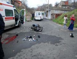 Motosikletiyle Minibüse Çarpan Baba Ağır Yaralandı, Arkasındaki Oğlu Öldü