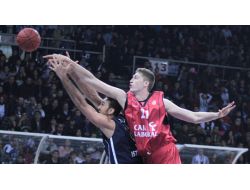 Anadolu Efes: 76 - Caja Laboral: 91