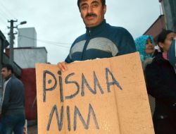 'Pişmanım' Yazılı Pankartla Evine Taktırdığı Baz İstasyonu İçin Özür Diledi