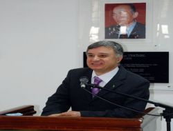 Rektör Akınoğlu'ndan Ç.ü Mezunlarına Çağrı: Sizin İsminizle Kütüphanemizi Yenileyelim