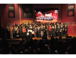 Bu Sefer Anneler Kep Fırlattı