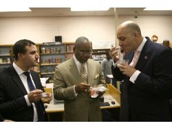 Sandy Kasırgasından Zarar Gören Kütüphaneye Türkler Yardım Etti