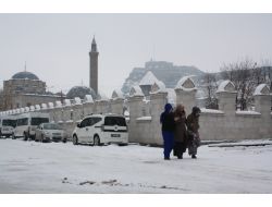 Doğuda Kış: Kars'ta Çok Sayıda Köy Yolu Ulaşıma Kapandı