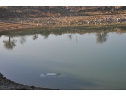 Çorum'da Otomobil Baraja Uçtu