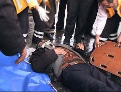 Buzlu Kaldırımda Düşen Yaşlı Adam Hastaneye Kaldırıldı