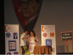 Yozgat’ta Engelli Oyuncuların Tiyatro Oyunu Beğenildi