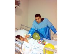 Ak Partili Gençler Esed'in Bombalarıyla Yaralanan Çocukları Ziyaret Etti