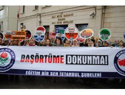 Sendika Üyeleri, Kamuda Başörtüsü Yasağını Protesto Etti