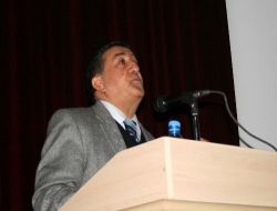 İstanbul Üniversitesi Öğretim Üyesi Prof. Belli'den Hakkarili Öğrencilere Tarih Konferansı