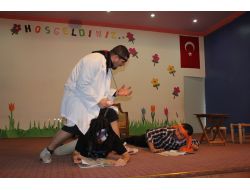 Öğrenciler, Sınav Stresini Tiyatro İle Atıyor