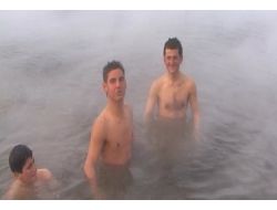 Eksi 10 Derece Kar Altında Kaplıcaya Girip Şifa Buluyorlar