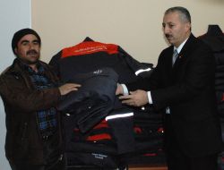 Melikgazi’de Temizlik Çalışanlarına Kışlık Giyecek Dağıtıldı