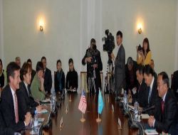 Obama, Kazak Lider Nazarbayev'i Nükleer Güvenlik Zirvesine Davet Etti