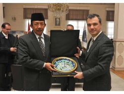 Endonezyalı Validen Eyüp Belediye Başkanı’na Ziyaret