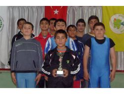 Mamak Belediyesi Halter Takımı Madalyaları Topladı