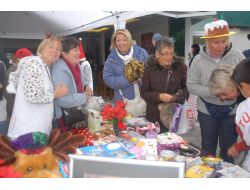 Yabancılar Türk Öğrenciler İçin Noel Pazarı Kurdu