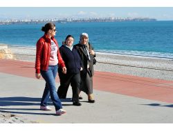 Antalya’da Fırtına Ve Sağanak Yağış Yerini Güneşli Havaya Bıraktı