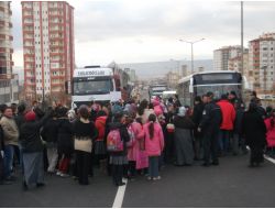 'Başka Sema Nurlar Ölmesin' Diye Yolu Trafiğe Kapadılar