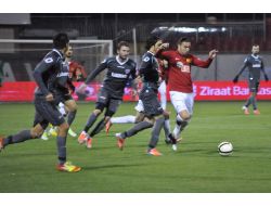 Eskişehirspor: 3 – Kardemir D.ç. Karabükspor: 0 (İlk Yarı)