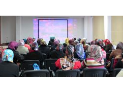 Mamaklı Annelere Çocuk Yetiştirme İle İlgili Seminer
