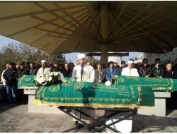 Ünlü Tiyatrocu Son Yolculuğuna Uğurlandı