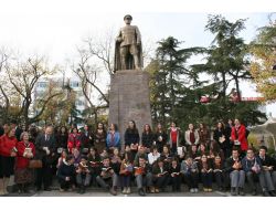 12.12.12’de Saat 12.12'ye Kitap Okuyarak Girdiler