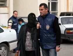 İzmir'de Fuhuş Operasyonu: 2 Kadın Gözaltında!!