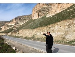 Kelaynak Yolunda Kayalar Tehlike Saçıyor