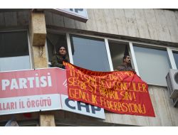 Kocaeli'ndeki Eylemciler Bu Kez De Chp Binasında Gösteri Yaptı